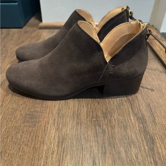 Kenneth Cole Chocolate Suede Ankle Booties - Picture 4 of 7